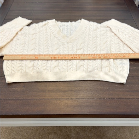 J. Crew Cashmere cropped cable-knit V-neck sweater Size Large - Picture 7 of 8